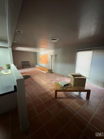 412 Gabriel Drive, Bakersfield, CA 93309