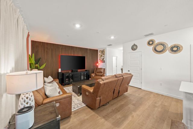 8488 Anker Way, Elk Grove, CA 95757