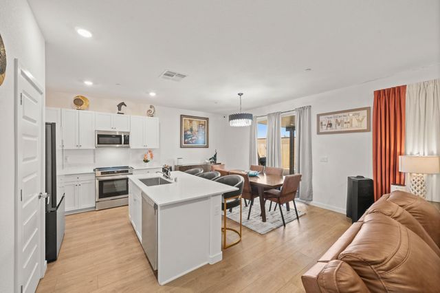 8488 Anker Way, Elk Grove, CA 95757