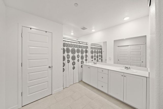 8488 Anker Way, Elk Grove, CA 95757