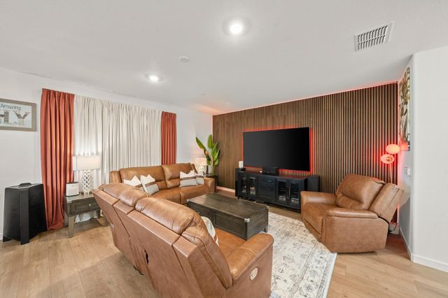 8488 Anker Way, Elk Grove, CA 95757