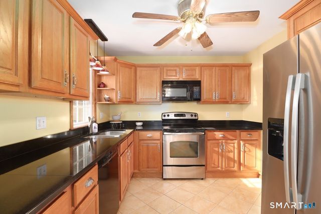 21 Rolling Glen Drive, New Milford, CT 06776