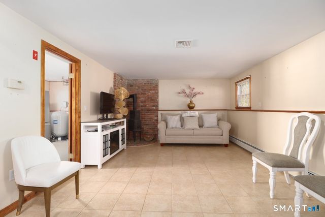 21 Rolling Glen Drive, New Milford, CT 06776