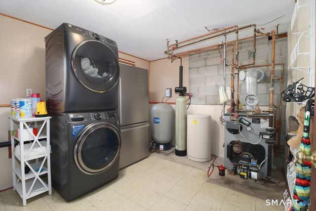 21 Rolling Glen Drive, New Milford, CT 06776