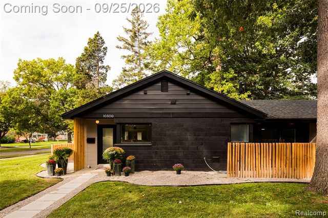 10300 Oak Park Boulevard, Oak Park, MI 48237