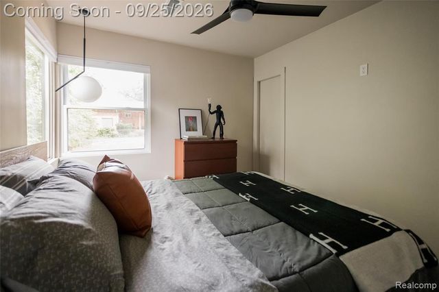10300 Oak Park Boulevard, Oak Park, MI 48237