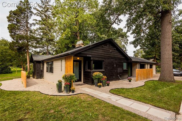 10300 Oak Park Boulevard, Oak Park, MI 48237