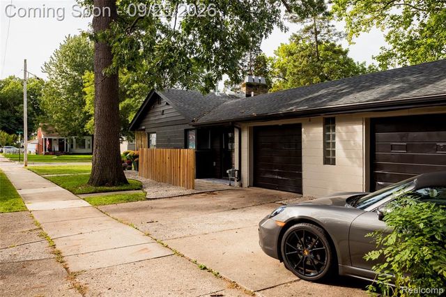 10300 Oak Park Boulevard, Oak Park, MI 48237