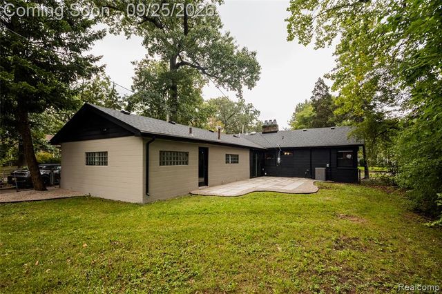 10300 Oak Park Boulevard, Oak Park, MI 48237