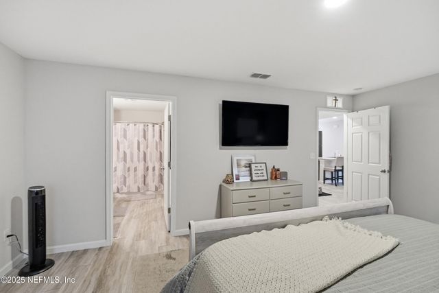 13757 HOLLINGS Street, Jacksonville, FL 32218