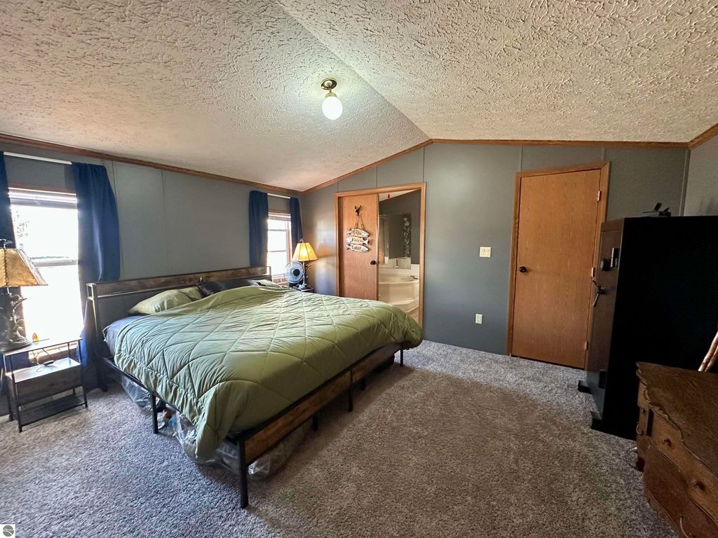 Image 12 of property listing at 403 Farm Lane, Cadillac, MI 49601