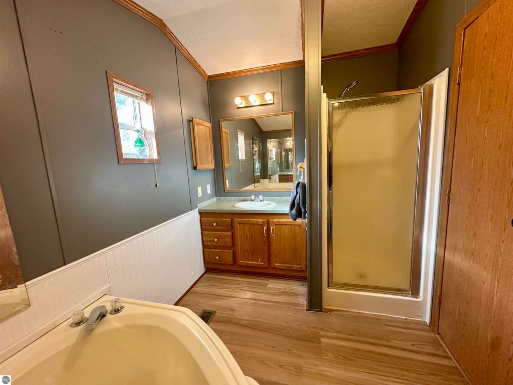 Image 15 of property listing at 403 Farm Lane, Cadillac, MI 49601