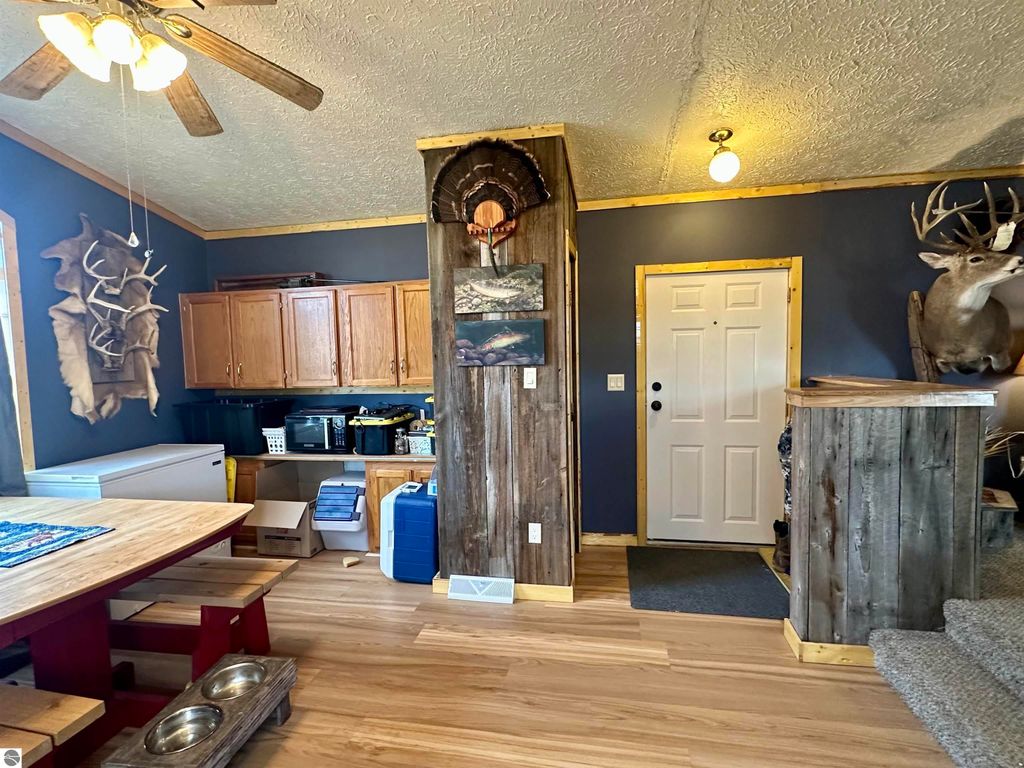 Image 8 of property listing at 403 Farm Lane, Cadillac, MI 49601