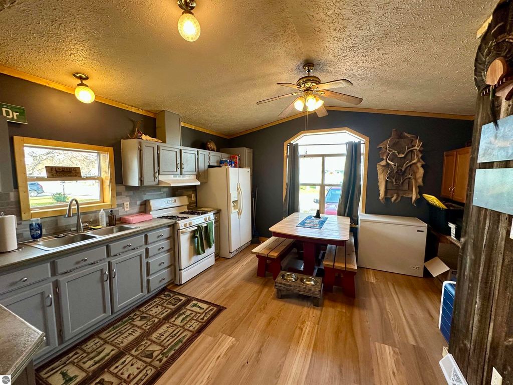 Image 9 of property listing at 403 Farm Lane, Cadillac, MI 49601