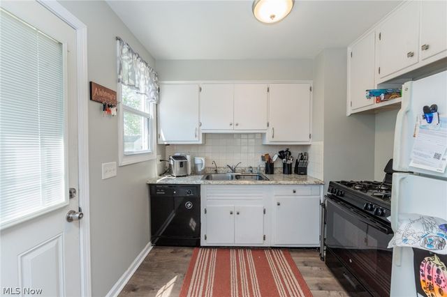 838 Warwick Drive, Sheffield Lake, OH 44054