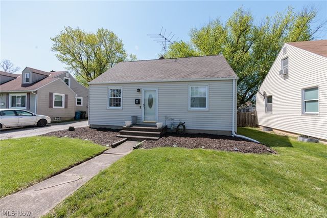 838 Warwick Drive, Sheffield Lake, OH 44054
