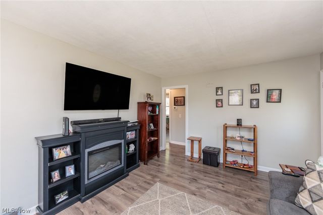 838 Warwick Drive, Sheffield Lake, OH 44054