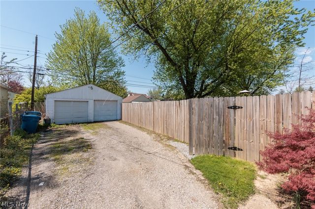 838 Warwick Drive, Sheffield Lake, OH 44054