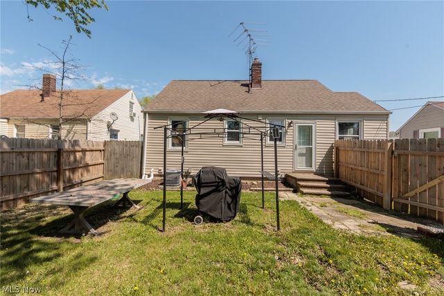 838 Warwick Drive, Sheffield Lake, OH 44054