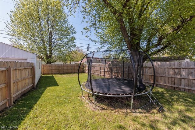 838 Warwick Drive, Sheffield Lake, OH 44054