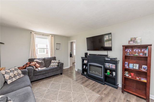 838 Warwick Drive, Sheffield Lake, OH 44054