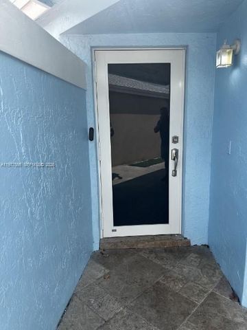 14952 SW 75th Ter, Miami, FL 33193