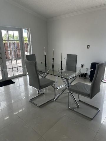 14952 SW 75th Ter, Miami, FL 33193