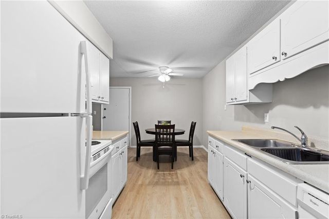 2250 Sunderland Road 29B, Winston-salem, NC 27103