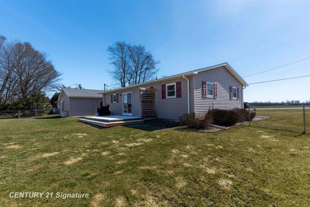 1600 Hotchkiss Road, Williams Twp, MI 48623