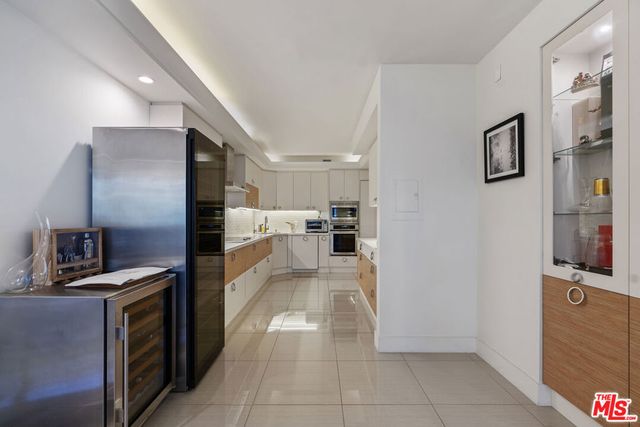 325 N Oakhurst Drive 203, Beverly Hills, CA 90210