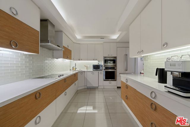 325 N Oakhurst Drive 203, Beverly Hills, CA 90210