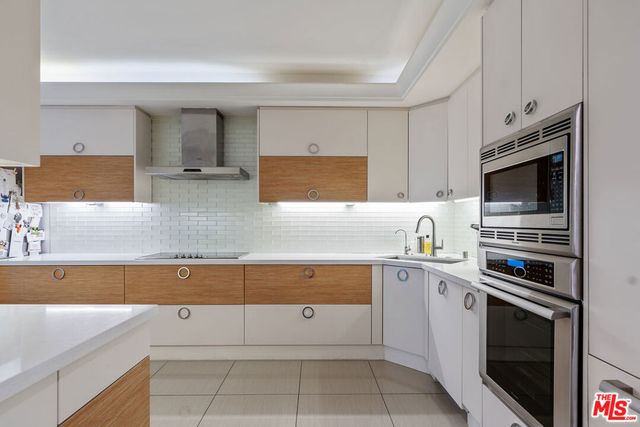 325 N Oakhurst Drive 203, Beverly Hills, CA 90210