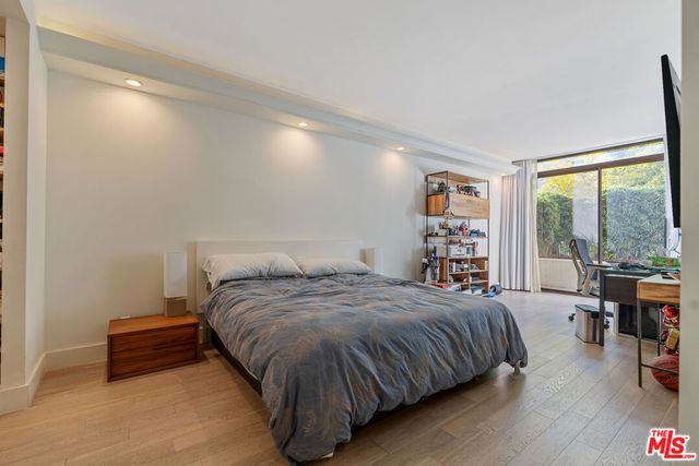 325 N Oakhurst Drive 203, Beverly Hills, CA 90210