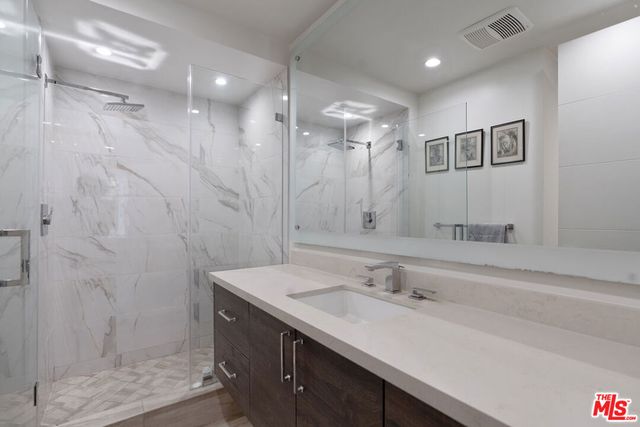 325 N Oakhurst Drive 203, Beverly Hills, CA 90210