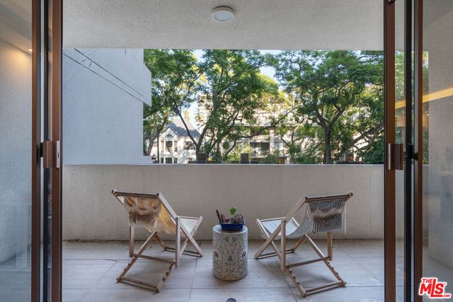 325 N Oakhurst Drive 203, Beverly Hills, CA 90210