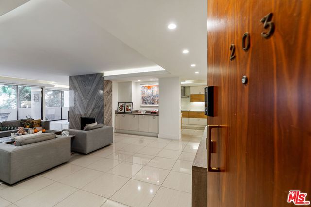 325 N Oakhurst Drive 203, Beverly Hills, CA 90210