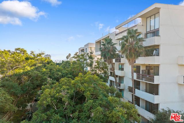 325 N Oakhurst Drive 203, Beverly Hills, CA 90210