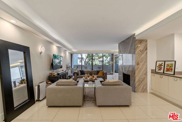 325 N Oakhurst Drive 203, Beverly Hills, CA 90210