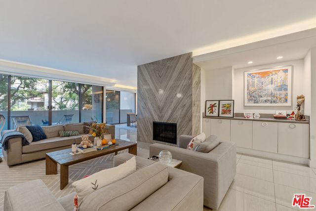 325 N Oakhurst Drive 203, Beverly Hills, CA 90210