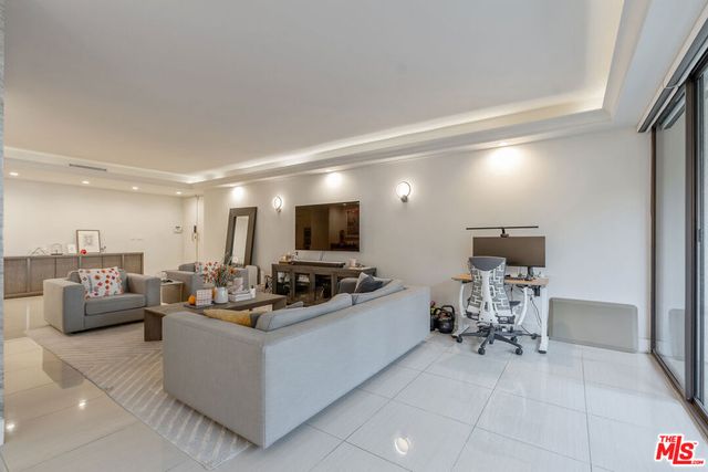 325 N Oakhurst Drive 203, Beverly Hills, CA 90210