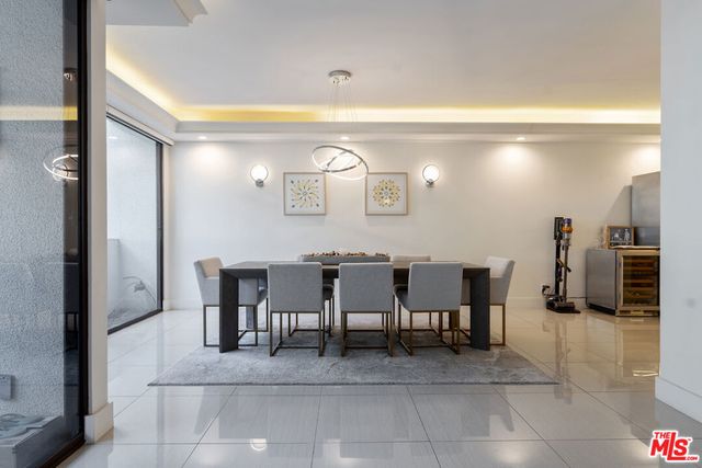 325 N Oakhurst Drive 203, Beverly Hills, CA 90210