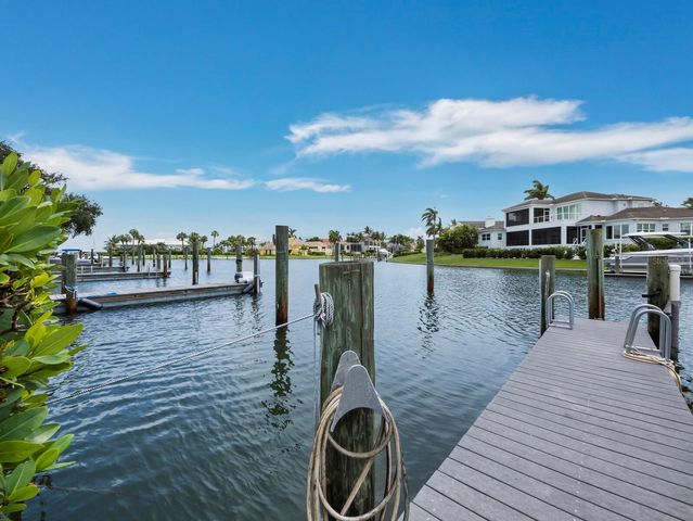 1906 HARBOURSIDE DRIVE 304, Longboat Key, FL 34228