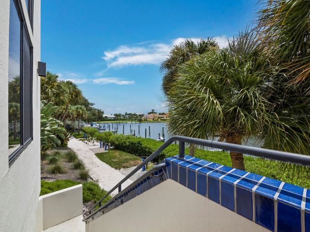 1906 HARBOURSIDE DRIVE 304, Longboat Key, FL 34228