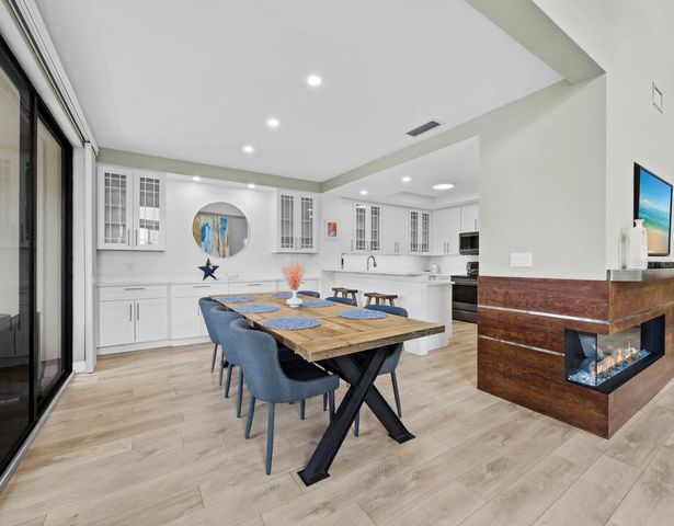 1906 HARBOURSIDE DRIVE 304, Longboat Key, FL 34228