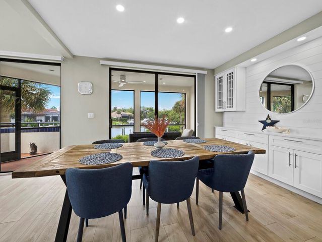 1906 HARBOURSIDE DRIVE 304, Longboat Key, FL 34228