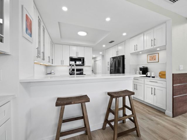 1906 HARBOURSIDE DRIVE 304, Longboat Key, FL 34228