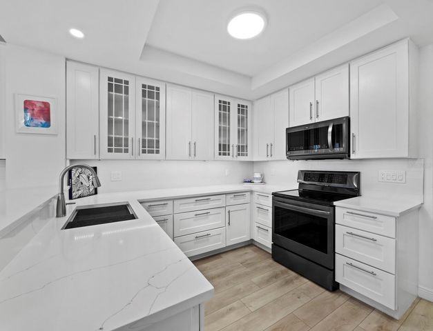 1906 HARBOURSIDE DRIVE 304, Longboat Key, FL 34228