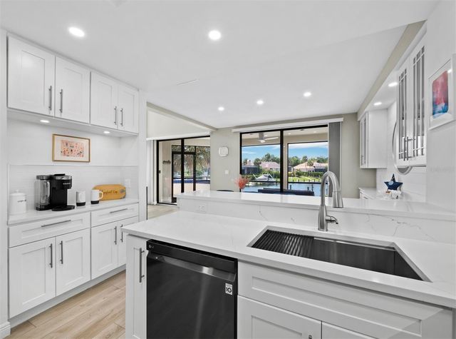 1906 HARBOURSIDE DRIVE 304, Longboat Key, FL 34228