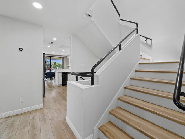 1906 HARBOURSIDE DRIVE 304, Longboat Key, FL 34228