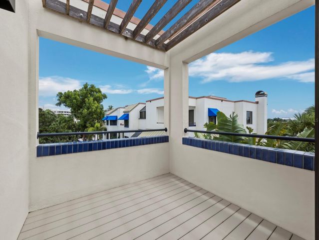 1906 HARBOURSIDE DRIVE 304, Longboat Key, FL 34228
